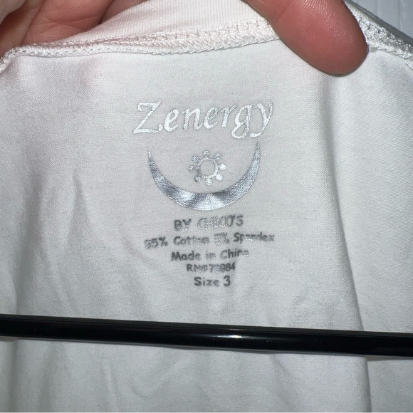 Zenergy Chico’s Express Optic White Embroidered Top - Picture 3 of 6